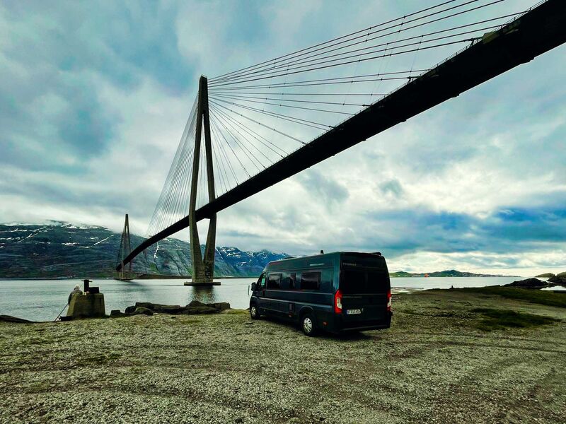 Unter der Brücke schlafen