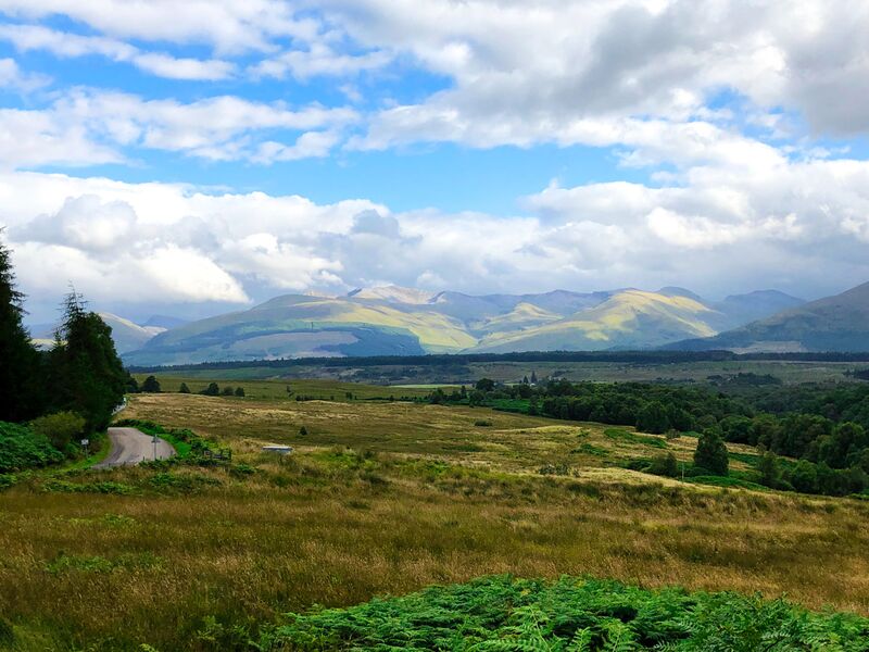 Plateau vor den Bergen