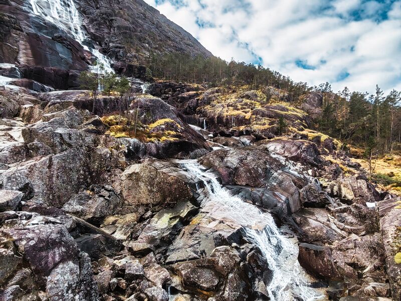 Laaaaaaaaaaanger Wasserfall: der Latefossen